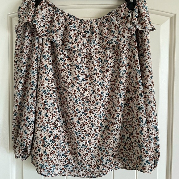 Ruffle Off-The-Shoulder Top - Picture 2 of 4